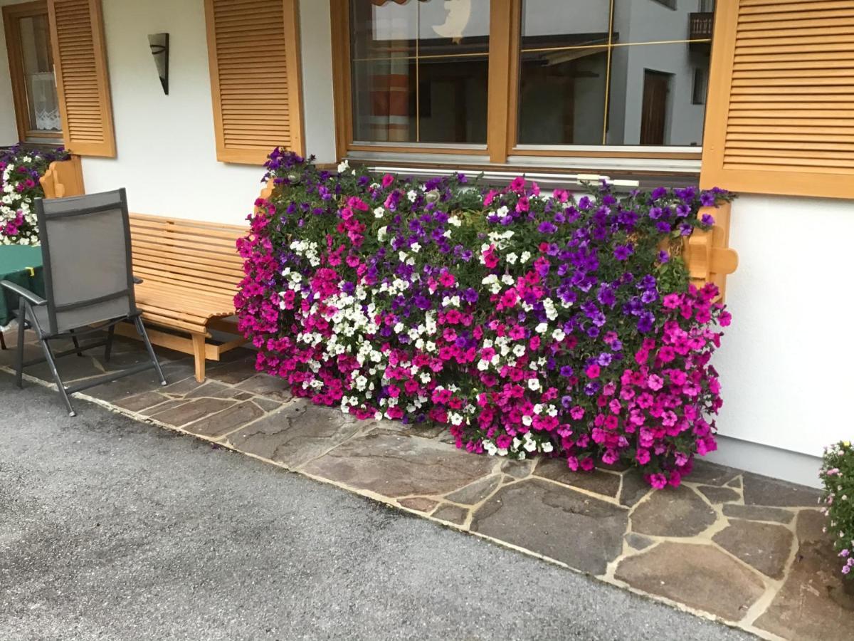 Gaestehaus Wanker Ehrwald Exteriör bild