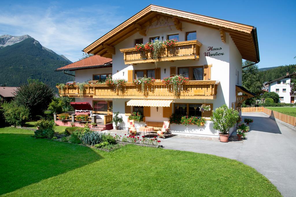 Gaestehaus Wanker Ehrwald Exteriör bild